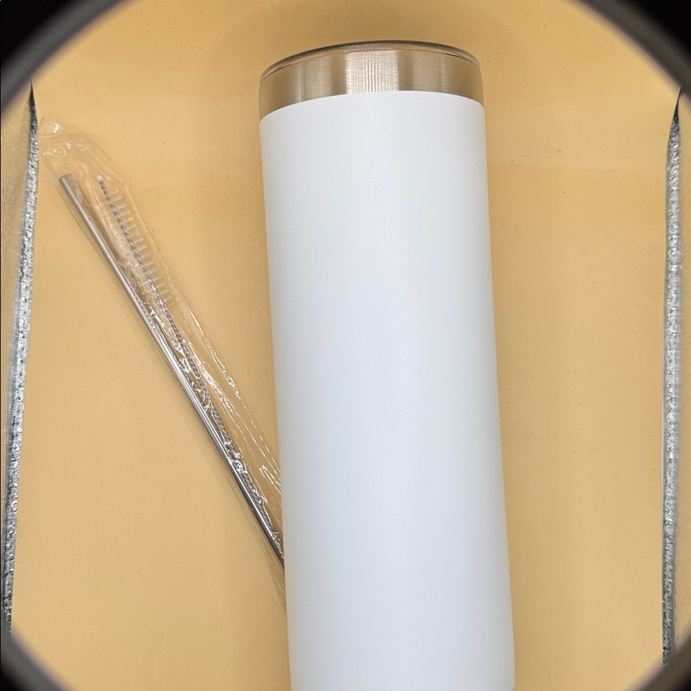 20 ozMatte White Stainless Steel Tumbler with Metal Straw/cleaning brush - Picture 3 of 6